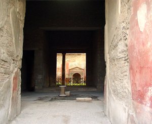 家の入り口 作： Roman